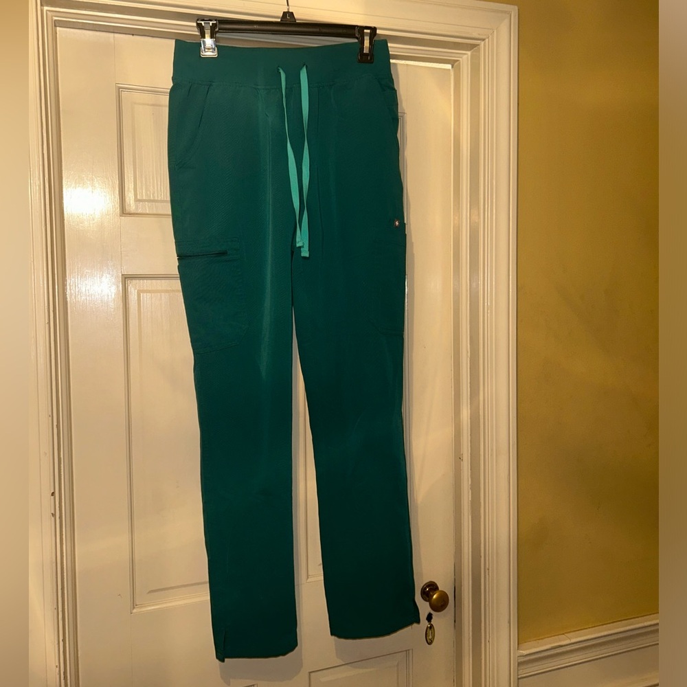 Figs Yola Pant in Hunter Green
Size M
Stain pictured above